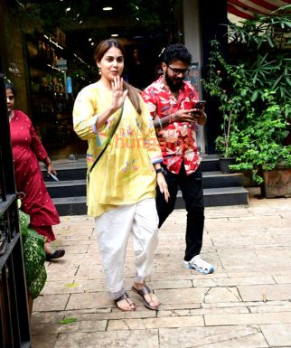 Photos: Genelia Deshmukh snapped outside a store in Bandra