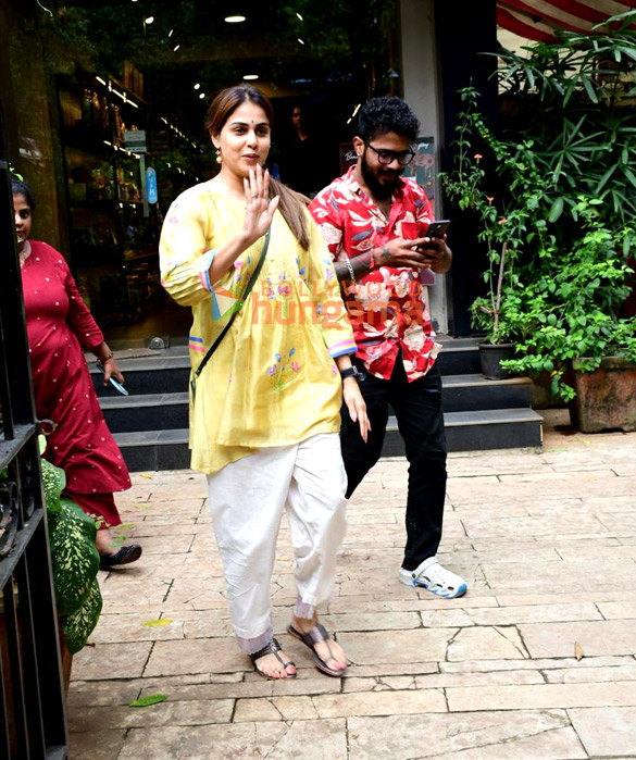 Photos: Genelia Deshmukh snapped outside a store in Bandra Photos: Genelia Deshmukh snapped outside a store in Bandra