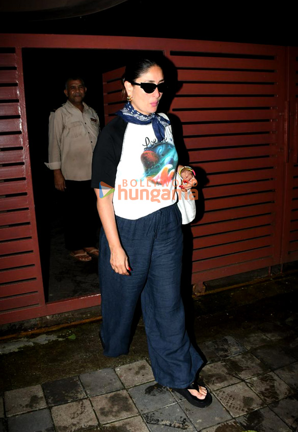 photos kareena kapoor khan snapped in khar 3 4
