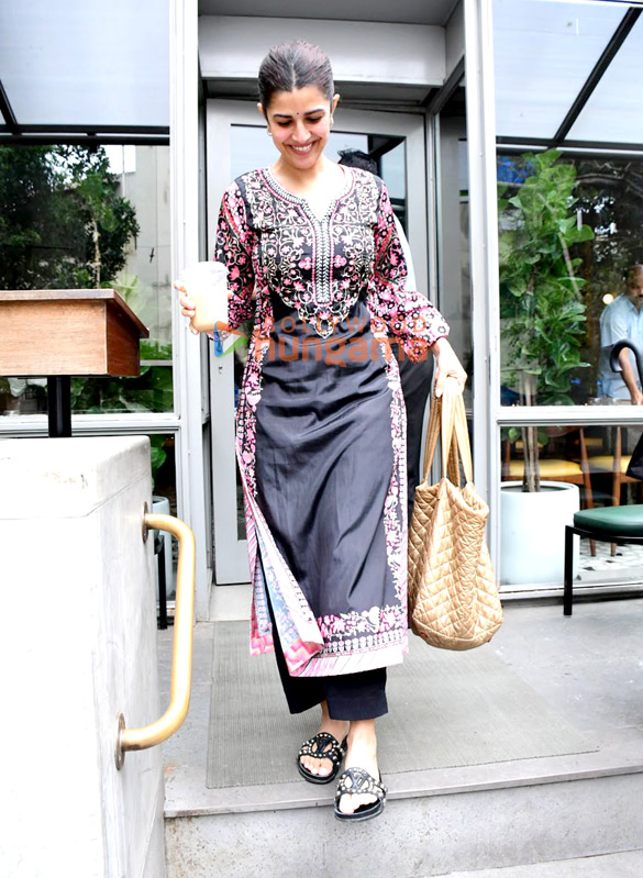 photos nimrat kaur snapped outside a cafe in bandra 1 9