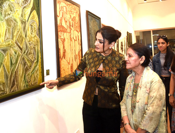 photos raveena tandon inaugurates veteran artist kiran chopras exhibition 2