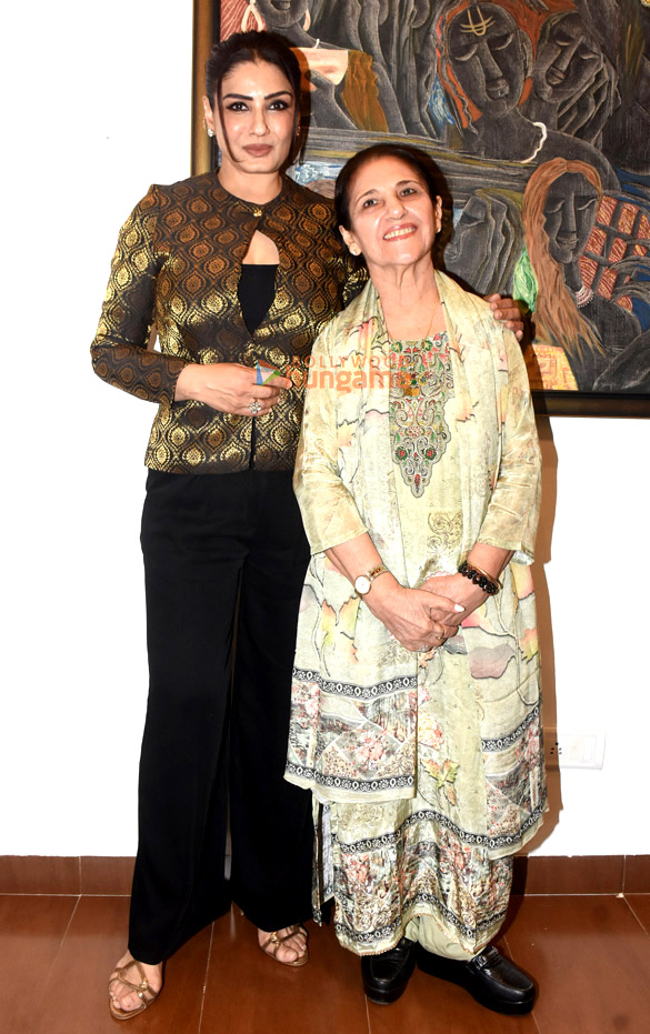 photos raveena tandon inaugurates veteran artist kiran chopras exhibition 4