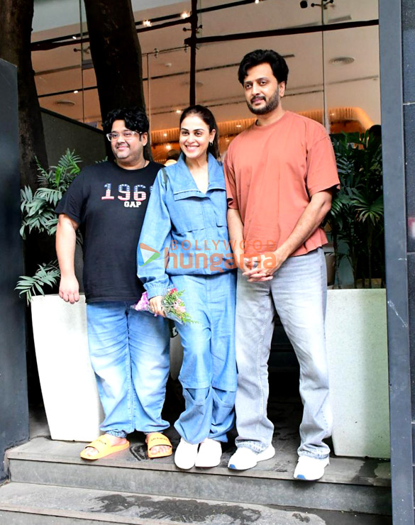 photos riteish deshmukh genelia deshmukh and milap zaveri snapped at a cafe in khar 4