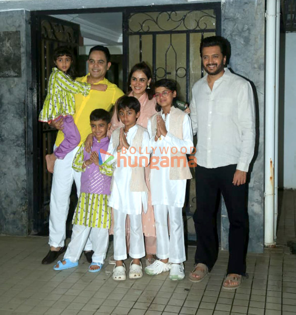 Photos: Riteish Deshmukh, Genelia Deshmukh and their kids snapped in Bandra Photos: Riteish Deshmukh, Genelia Deshmukh and their kids snapped in Bandra