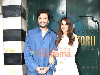 Photos: Ritesh Deshmukh, Genelia Deshmukh, Madhu Mantena and his wife snapped outside Tori in Khar Photos: Ritesh Deshmukh, Genelia Deshmukh, Madhu Mantena and his wife snapped outside Tori in Khar