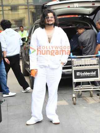 Photos: Vishal Mishra snapped at Kalina airport