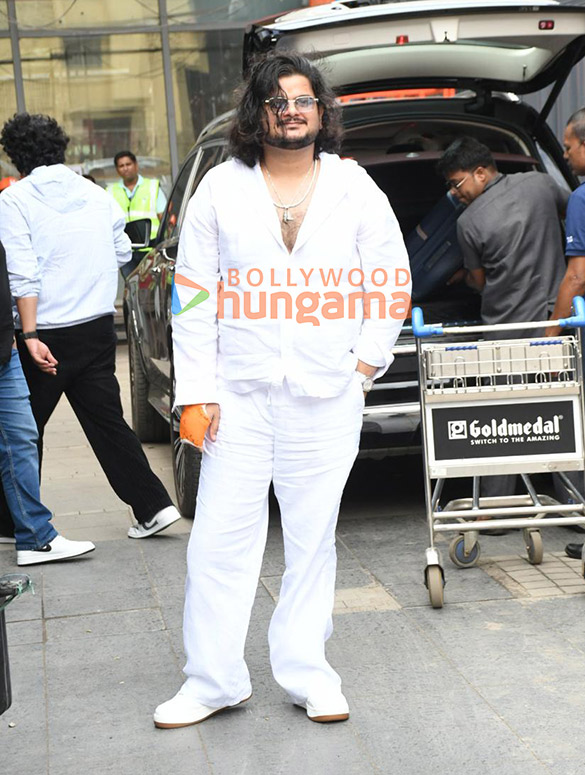 Photos: Vishal Mishra snapped at Kalina airport Photos: Vishal Mishra snapped at Kalina airport