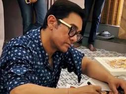 Aamir Khan gracing Lagaan poster contest event