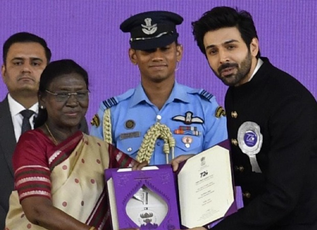 Kartik Aaryan receives Best Actor National Award for Chandu Champion; President Droupadi Murmu praises his portrayal of Murlikant Petkar : Bollywood News Kartik Aaryan receives Best Actor National Award for Chandu Champion; President Droupadi Murmu praises his portrayal of Murlikant Petkar : Bollywood News