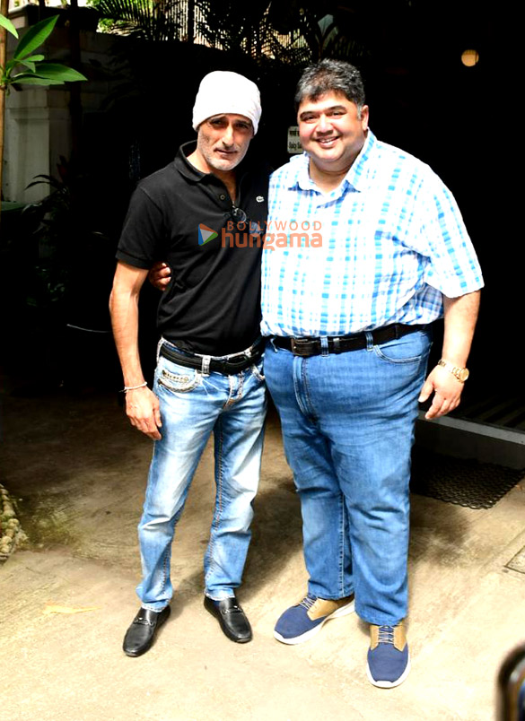 photos akshaye khanna and rajat rawail snapped in bandra 2