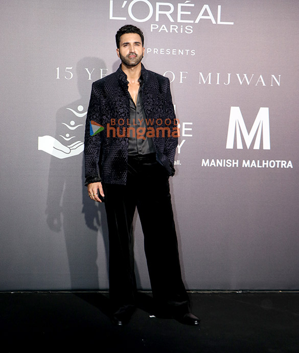 photos kajol rakul preet singh jackky bhagnani and others snapped at red carpet of mijwan fundraiser fashion show 15