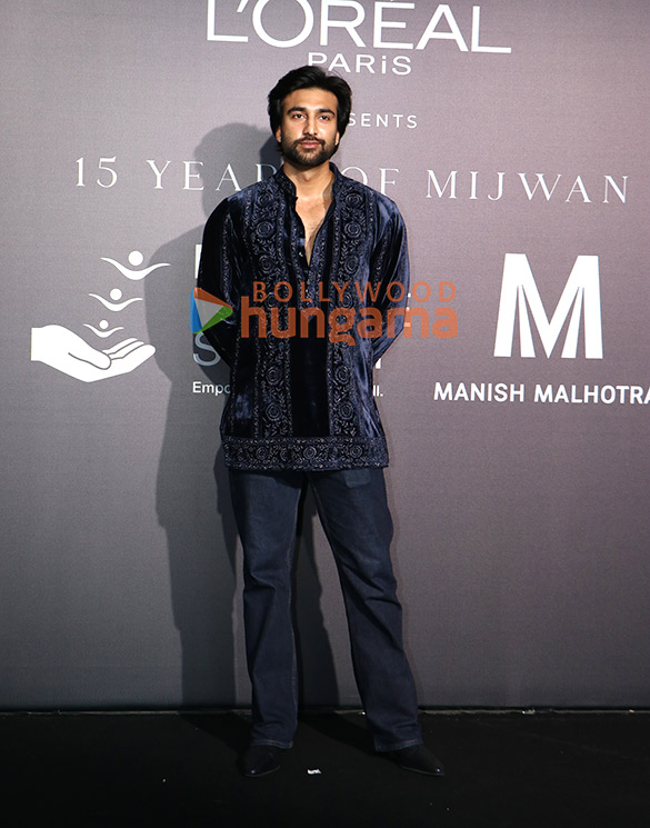 photos kajol rakul preet singh jackky bhagnani and others snapped at red carpet of mijwan fundraiser fashion show 22