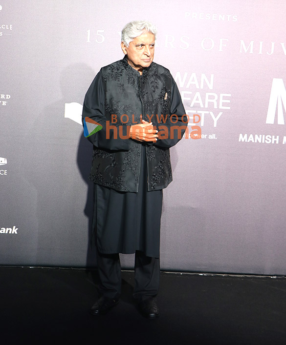 photos kajol rakul preet singh jackky bhagnani and others snapped at red carpet of mijwan fundraiser fashion show 23