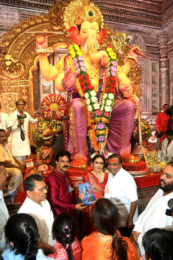 Photos: Mukesh Ambani and family visit Lalbaug to seek blessings of Lalbaugcha Raja Photos: Mukesh Ambani and family visit Lalbaug to seek blessings of Lalbaugcha Raja