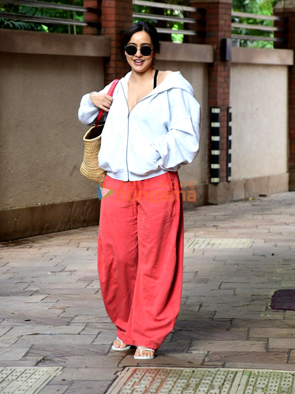 photos neha sharma snapped outside her residence in bandra 5