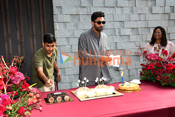 photos ranbir kapoor cuts cake with media at his residence in pali hill 5