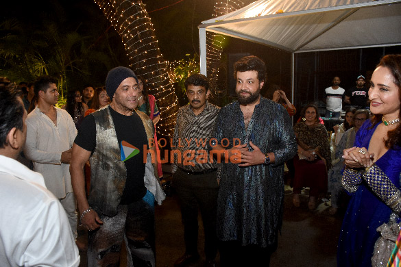 Photos: Salman Khan, Daisy Shah, Iulia Vantur, Varun Sharma and others snapped at Sohail Khan’s house for Ganpati Visarjan Photos: Salman Khan, Daisy Shah, Iulia Vantur, Varun Sharma and others snapped at Sohail Khan’s house for Ganpati Visarjan