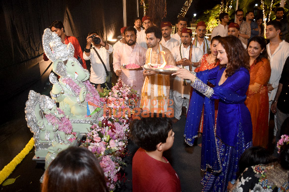 photos salman khan daisy shah iulia vantur varun sharma and others snapped at sohail khans house for ganpati visarjan 4