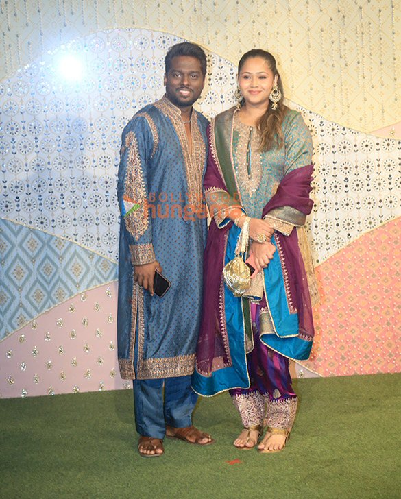 photos salman khan katrina kaif vicky kaushal and others snapped at ambani ganpati celebrations 18