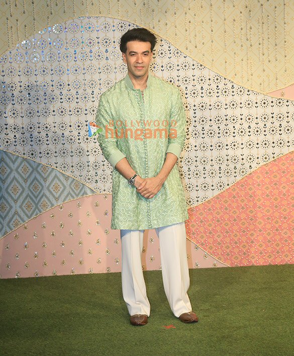 photos salman khan katrina kaif vicky kaushal and others snapped at ambani ganpati celebrations 38