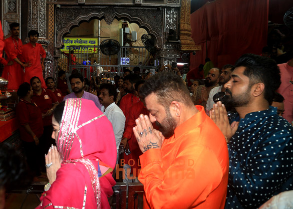 photos sanjay dutt ananya panday chunky panday and others snapped at lalbaugcha raja 11