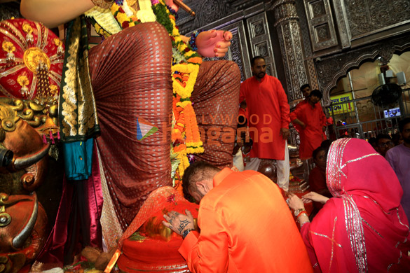 photos sanjay dutt ananya panday chunky panday and others snapped at lalbaugcha raja 13