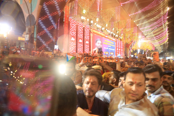 Photos: Shah Rukh Khan and family, Parineeti Chopra, and Anant Ambani snapped at Lalbaugcha Raja Photos: Shah Rukh Khan and family, Parineeti Chopra, and Anant Ambani snapped at Lalbaugcha Raja