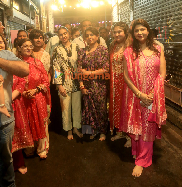 shah rukh khan and family parineeti chopra and anant ambani snapped at lalbaugcha raja 9