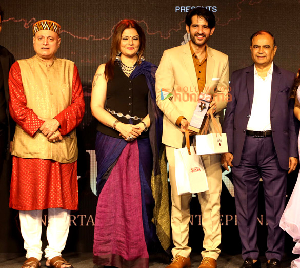 photos deepak tijori hiten tejwani and bhumi trivedi snapped honouring dr khoja at gujarati bright award 11