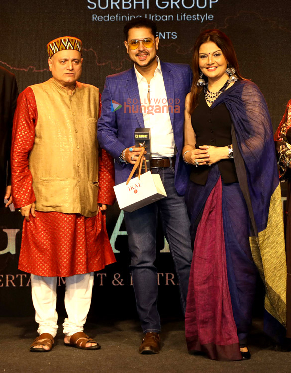 photos deepak tijori hiten tejwani and bhumi trivedi snapped honouring dr khoja at gujarati bright award 12