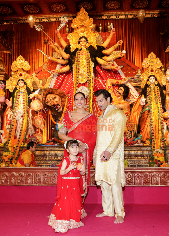 photos kajol bipasha basu mouni roy tanishaa mukerji and others snapped at 80th north bombay sarbojanin durga puja 20