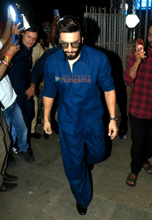 photos ranveer singh snapped outside a dubbing studio in bandra 4