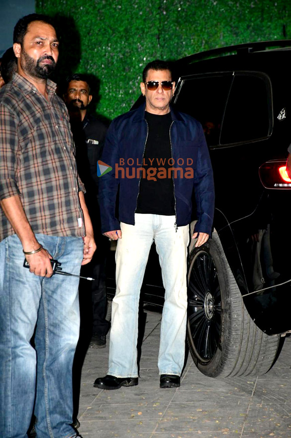 photos salman khan and iulia vantur snapped at kalina airport 1
