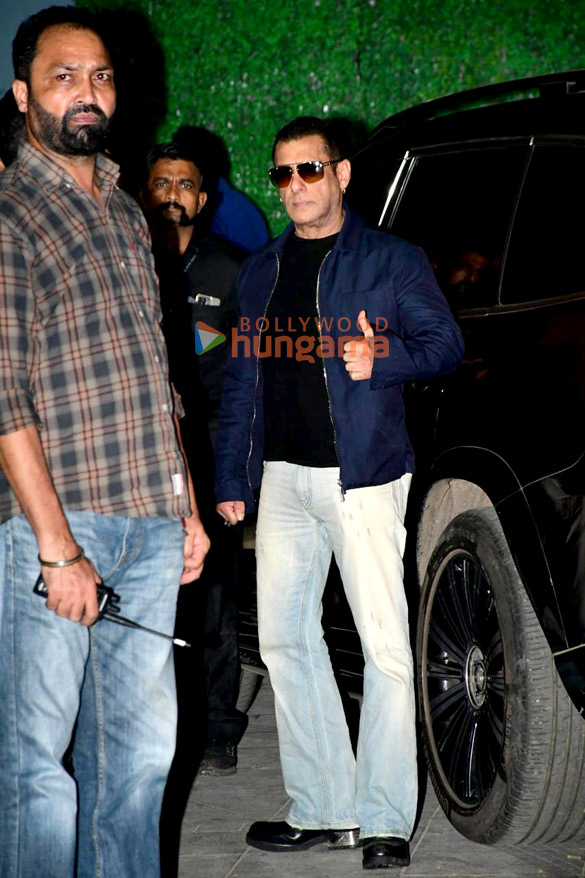 Photos: Salman Khan and Iulia Vantur snapped at Kalina airport Photos: Salman Khan and Iulia Vantur snapped at Kalina airport