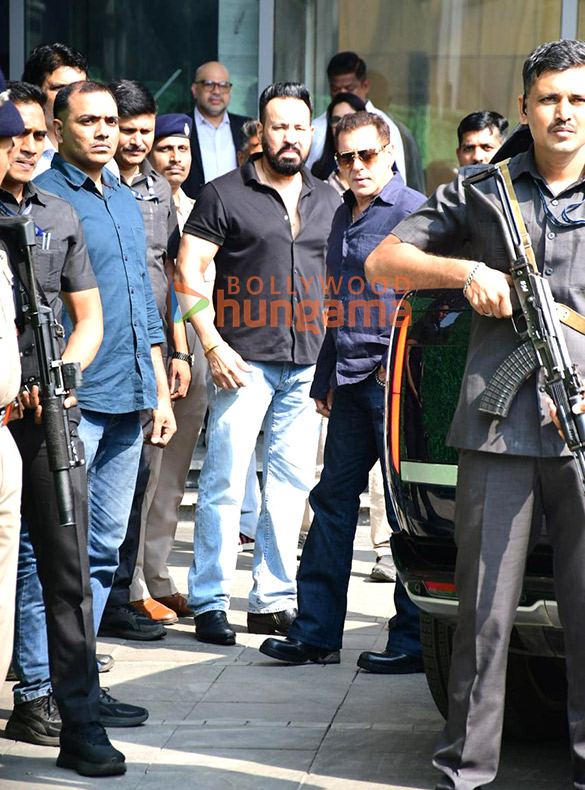photos salman khan spotted at kalini airport 3