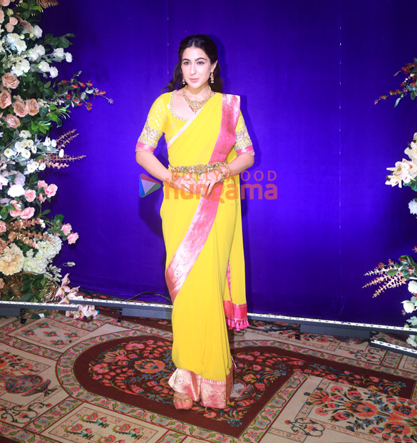 photos sara ali khan saif ali khan bobby deol malaika arora and others snapped at kalyan jewellers navratri celebrations 1
