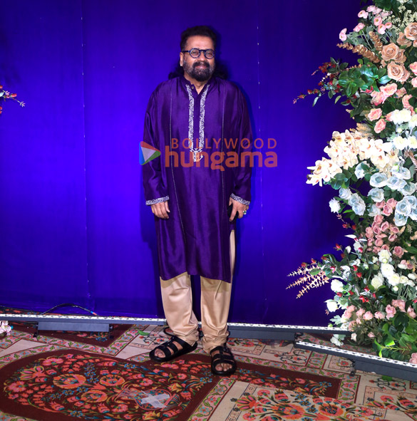 photos sara ali khan saif ali khan bobby deol malaika arora and others snapped at kalyan jewellers navratri celebrations 13