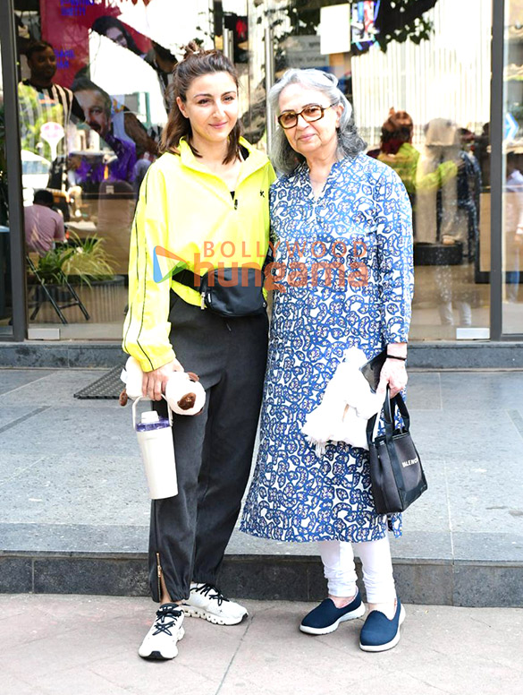 photos soha ali khan and sharmila tagore spotted at clinic in bandra 5