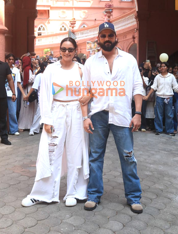 photos sonakshi sinha zaheer iqbal karan rawal and vishal rana snapped promoting tu hai meri kiran at sophie college 1