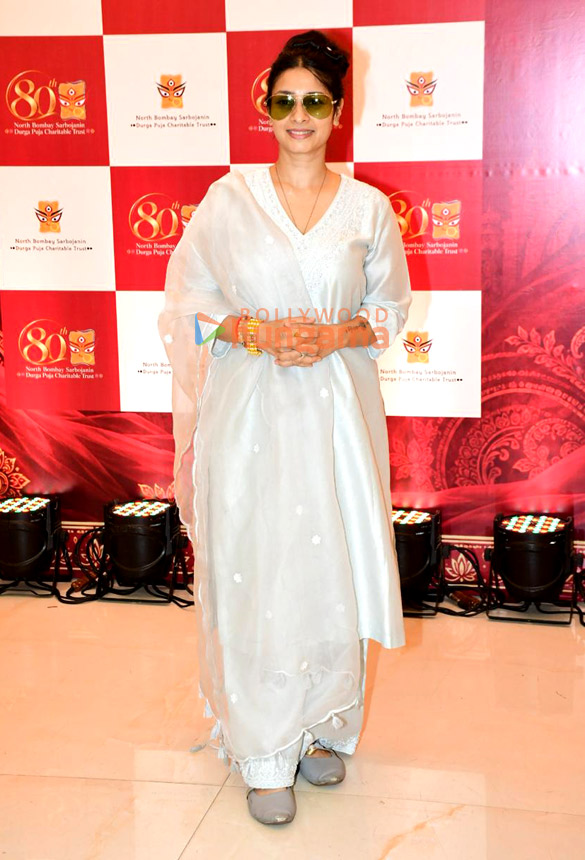 photos tanishaa mukerji sanjoy mukerji rema lahiri and others at north bombay sarbojanin durga pujas 80th edition 4