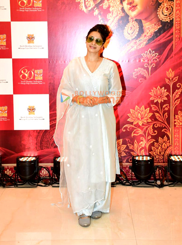 photos tanishaa mukerji sanjoy mukerji rema lahiri and others at north bombay sarbojanin durga pujas 80th edition 9