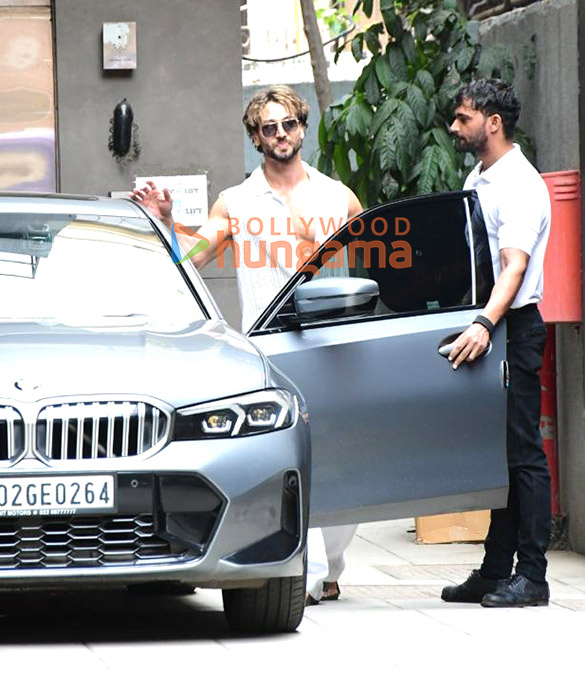 photos tiger shroff snapped outside a gym in bandra 4